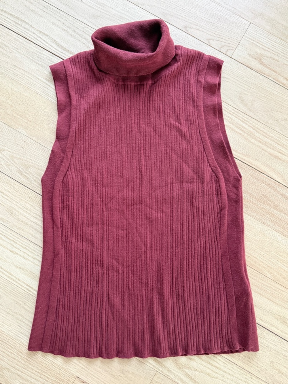 Varley Sleeveless Turtleneck Knit Top in Cranberry Red Medium